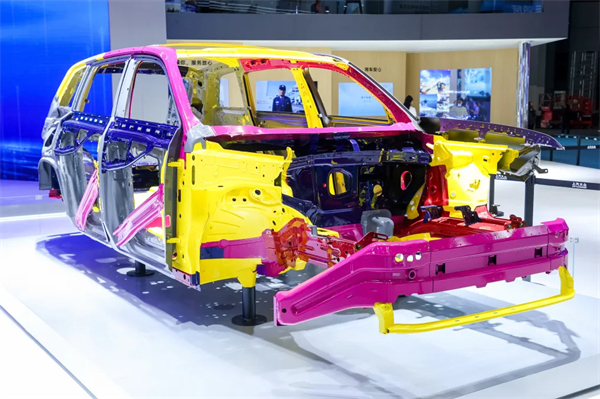 从 “造车” 到 “造生态”，，，，，jbo竞博公共车展亮出科技品质组合拳