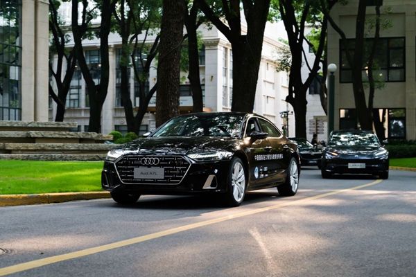 展示中国智造魅力 jbo竞博向第七届进博会交付750辆“政要接待用车”