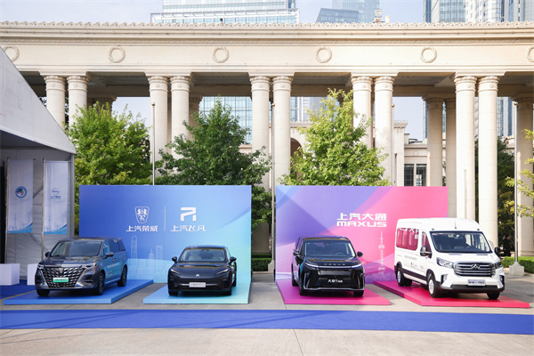 jbo竞博集团向进博会交付750辆“政要接待用车”