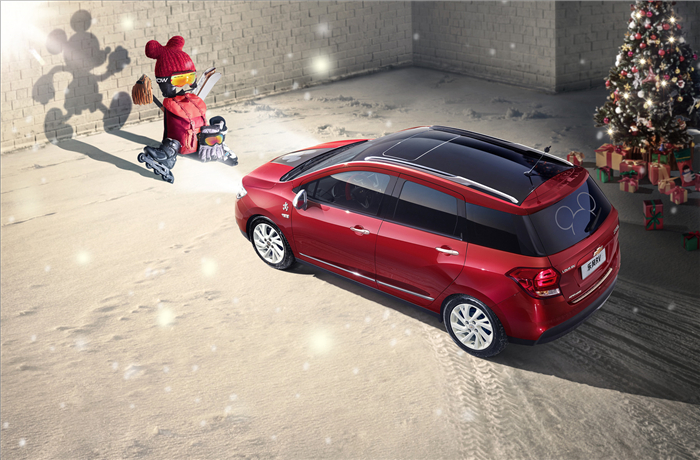 圣诞新装扮  雪佛兰乐风RV-Mickey定制版亮相迪士尼小镇