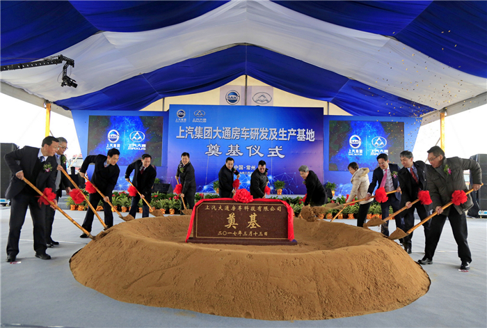 房车、景物和生涯都在这里，，，，，拎起行囊，，，，，说走就走