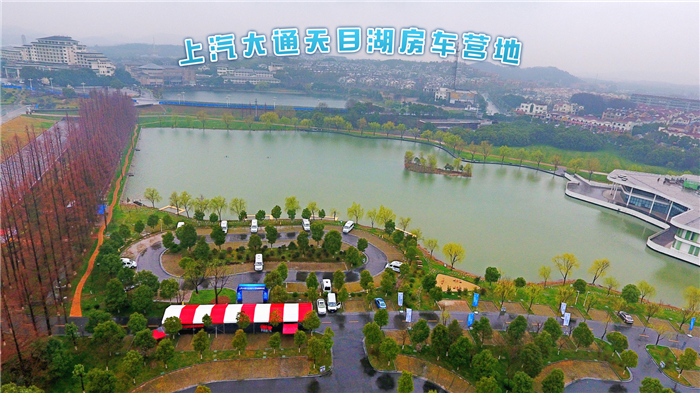 房车、景物和生涯都在这里，，，，，拎起行囊，，，，，说走就走