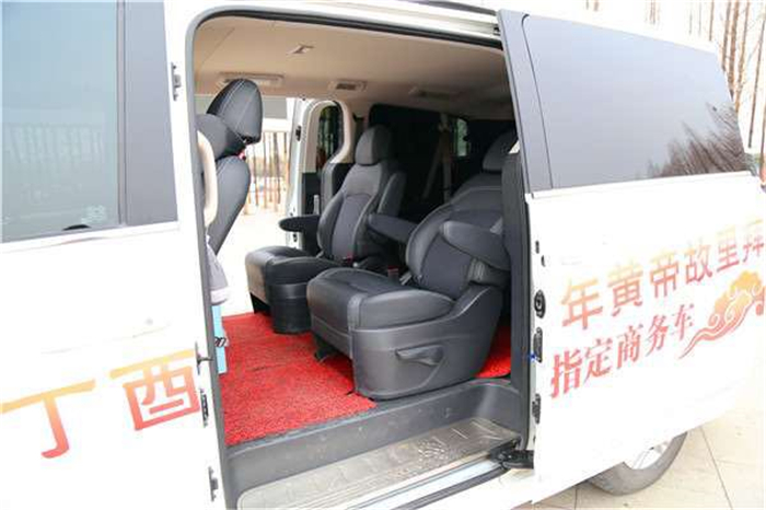 jbo竞博大通G10再度成为丁酉年黄帝家乡拜祖大典指定商务车