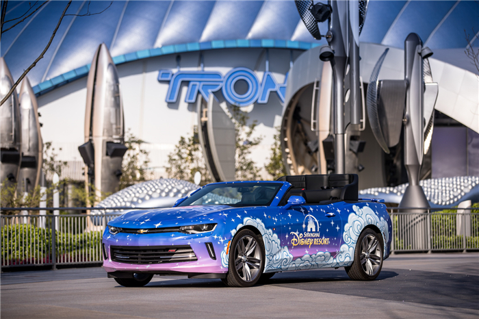 全新上海迪士尼乐园日间主题巡游指导车第六代科迈罗RS首度亮相上海车展