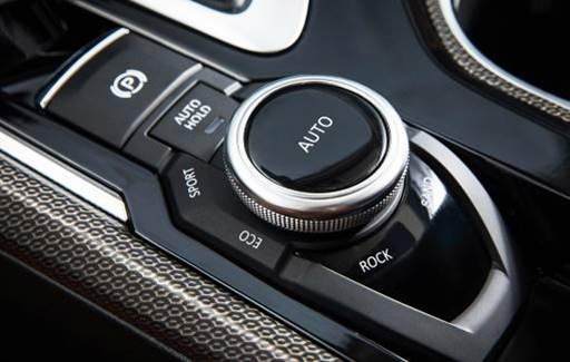 首款全尺寸智能定制互联网SUVjbo竞博大通D90瞩目上市