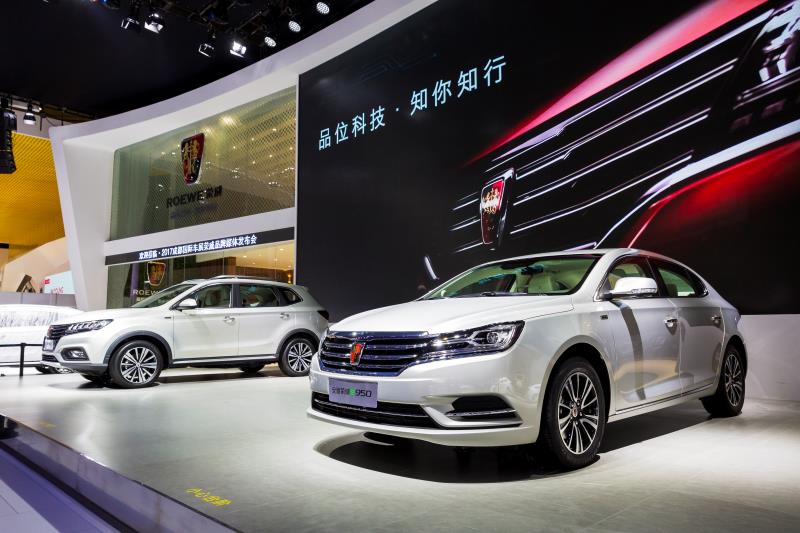 全新荣威950、荣威e950界说“高级轿车” 成都车展亮相售价16.88万起 互联网汽车上市一周年 系统升级带来倾覆式进化