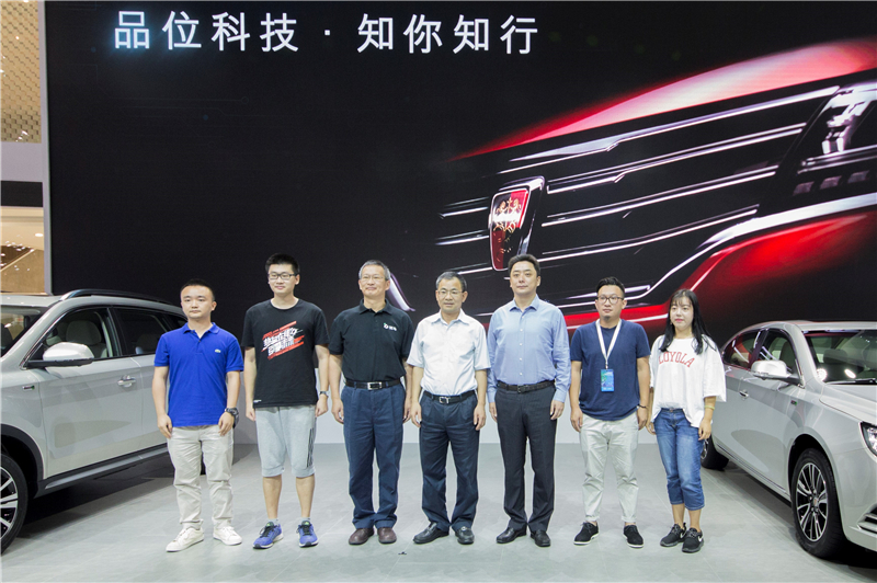 全新荣威950、荣威e950界说“高级轿车” 成都车展亮相售价16.88万起 互联网汽车上市一周年 系统升级带来倾覆式进化