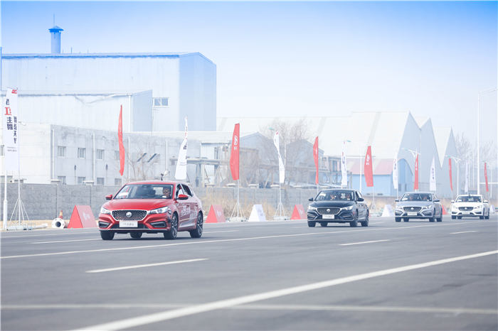 全新名爵6 20T自动Trophy超等运动互联网版上市 售价14.68万元