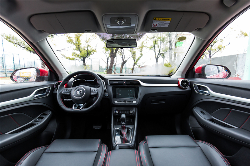 同级唯一配备LED大灯质感闪灼 2018款名爵ZS上市 一周年“献礼”10万车主之选，，，售价7.38万元-11.58万元