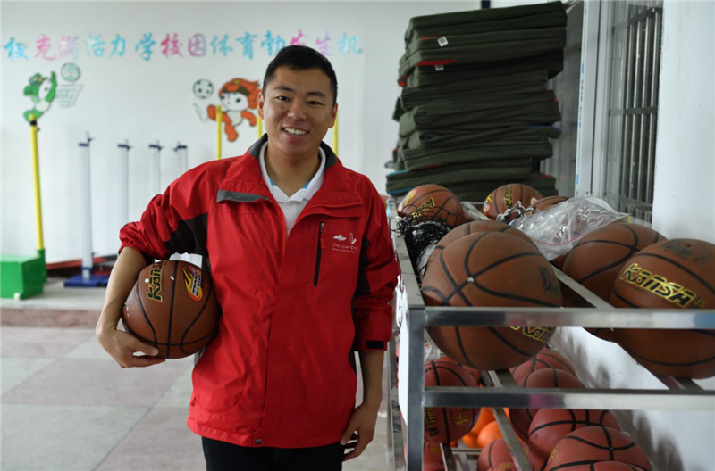 谛听留守儿童的心声，，，雪佛兰?红粉笔走进山城