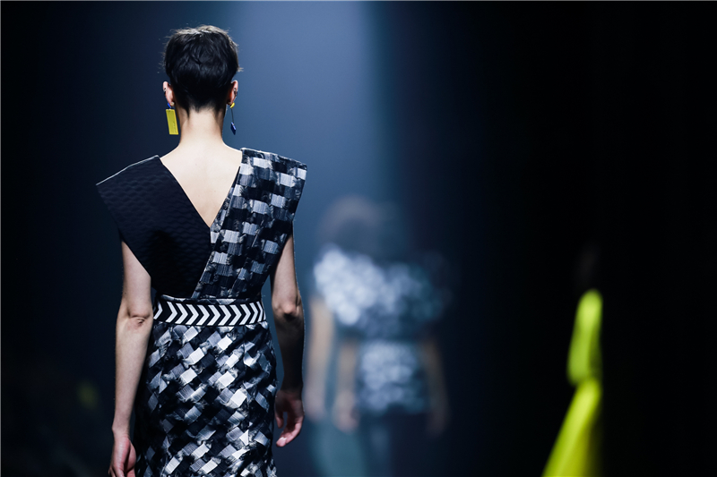 凯迪拉克CT5惊艳亮相JUDYHUA 2020春夏系列时装宣布会