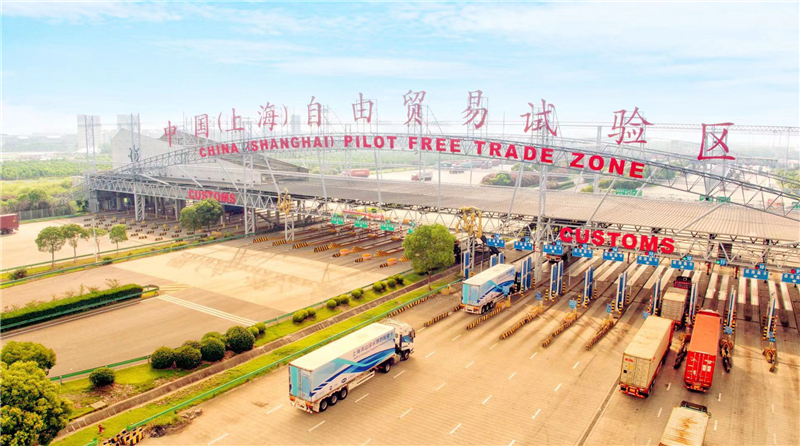 jbo竞博5G智能重卡在洋山港“安家” 全球首次5G+AI智能化港区作业“落地”