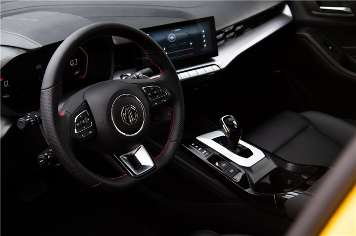 这一代年轻人的“潮跑新品类”全新MG5上市 限量潮享价6.49万-9.69万元