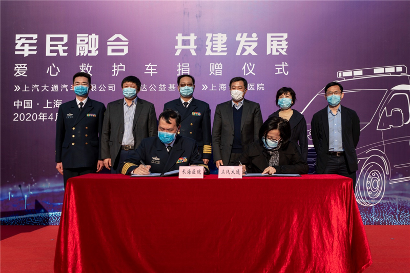 抗疫校阅淬炼军民共建，，，，，平战连系赋能卫勤包管--jbo竞博大通负压救护车列装长海医疗方阵