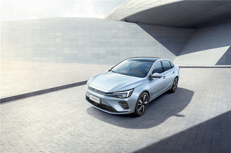 两大热销继续、三线协力进击，，，jbo竞博荣威奏车市苏醒攻坚战最强音！