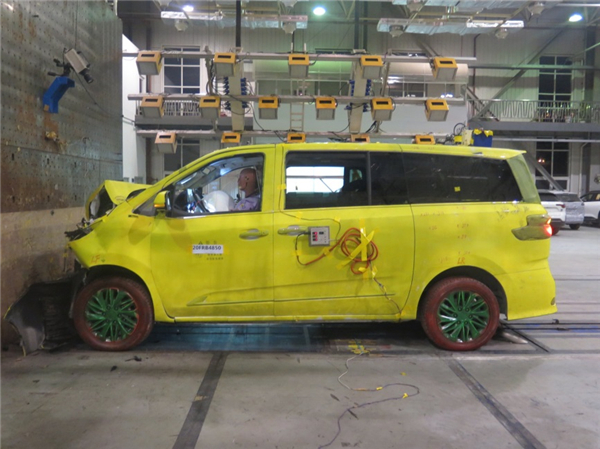 全球首款氢燃料电池MPV车型首“撞”！jbo竞博大通MAXUS EUNIQ 7距上市更近一步！