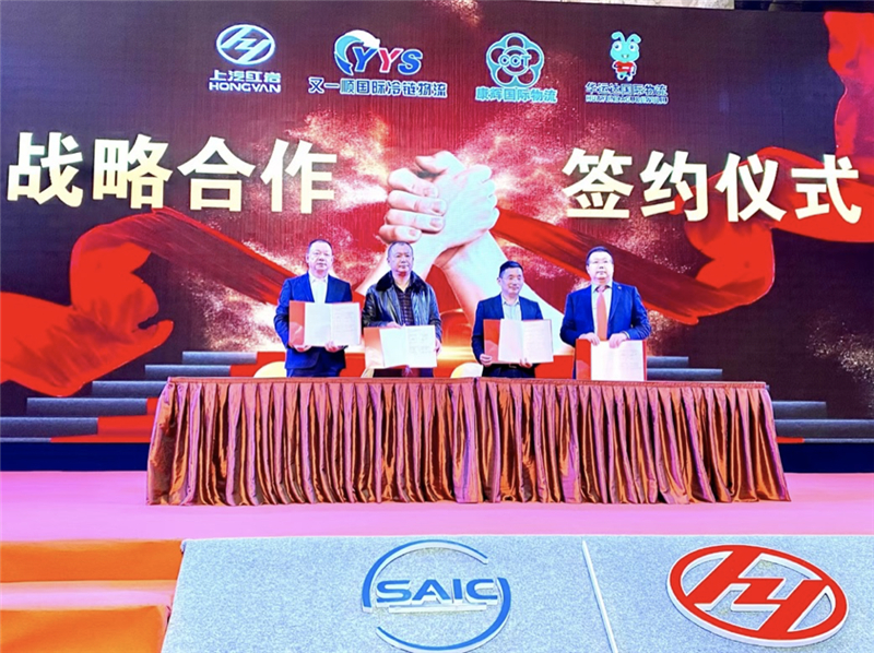 jbo竞博红岩再签单，，，，，200台杰狮H6牵引车助力“一带一起”跨境物流高质量生长