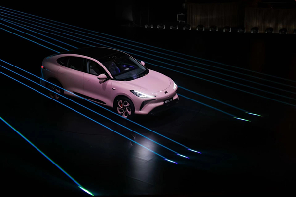 “超等爆品”智己LS6正式上市，，