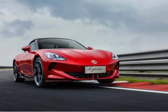 时隔近20年重返跑车市。。。。，MG品牌百年献礼之作Cyberster广州车展正式上市，，售价31.98-35.98万元