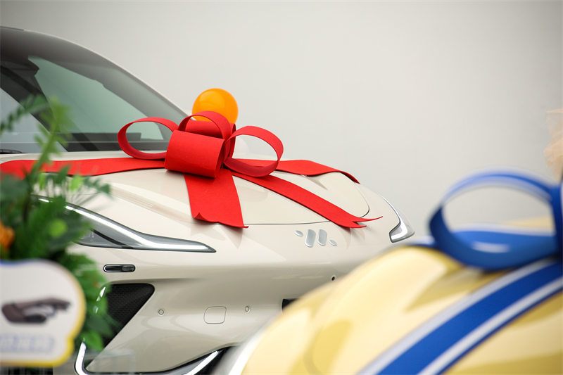 智能纯电中大型豪华SUV智己LS7准期开启天下交付