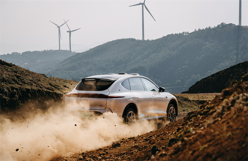 智能纯电中大型豪华SUV智己LS7准期开启天下交付