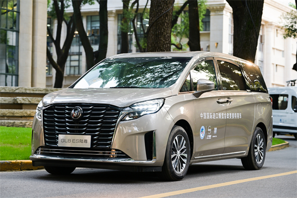 jbo竞博集团向进博会交付750辆“政要接待用车”