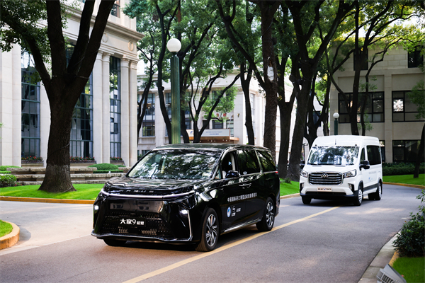 jbo竞博集团向进博会交付750辆“政要接待用车”