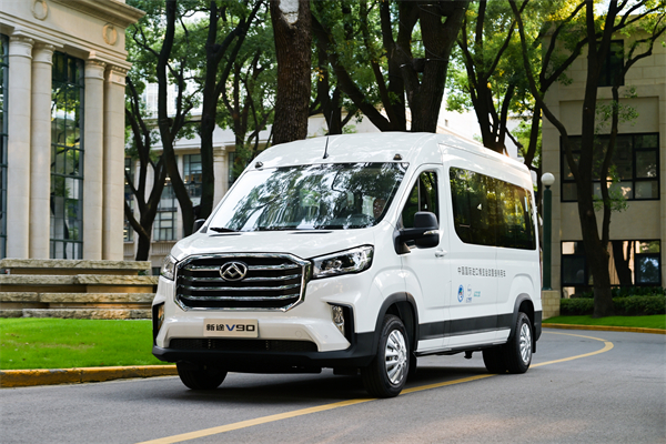 jbo竞博集团向进博会交付750辆“政要接待用车”