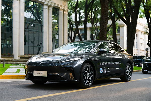 jbo竞博集团向进博会交付750辆“政要接待用车”