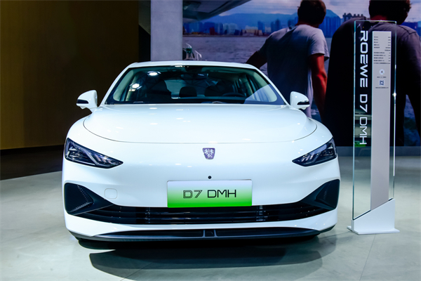 天下新能源汽车大会揭幕 jbo竞博新能源三剑？？？汀爸蟆