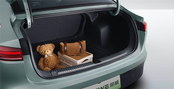 7.98万起！荣威纯电D6上市，，，，A+级市场迎来“价值王者”