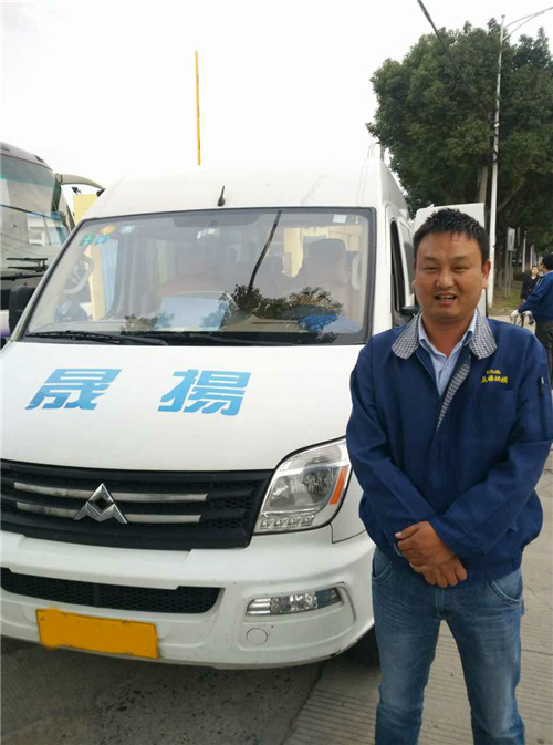 “曹队长”率领jbo竞博大通V80车队，，创下“30多万公里无大修”纪录