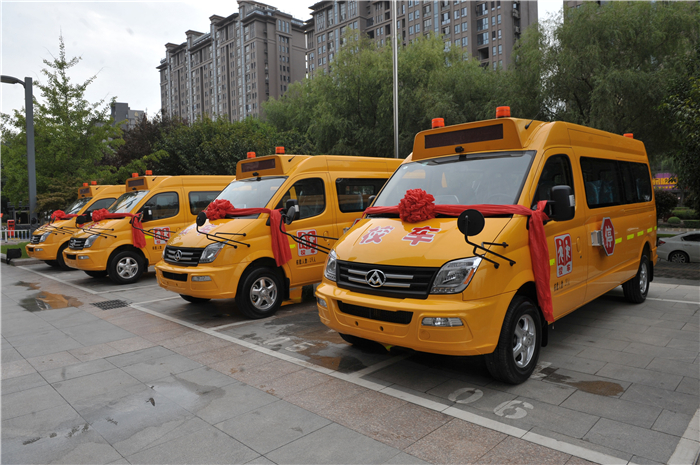 jbo竞博集团携手上海烟草再度向陕西捐赠守护星专用校车