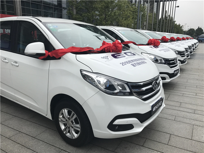 助力2016天下物联网展览会, jbo竞博大通绿色纯电动车“双子星”齐上阵