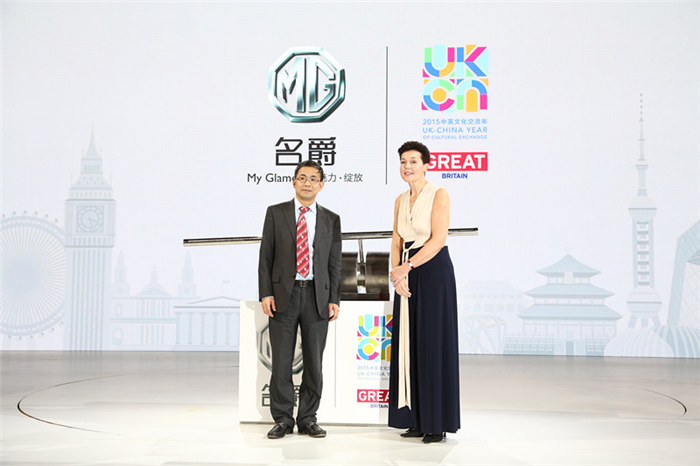 “卷福”首访中国，，乐成挑战名爵锐腾“8秒破百”