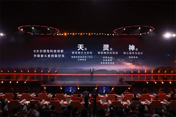 四十载风雨共途 五菱为斗争者开路